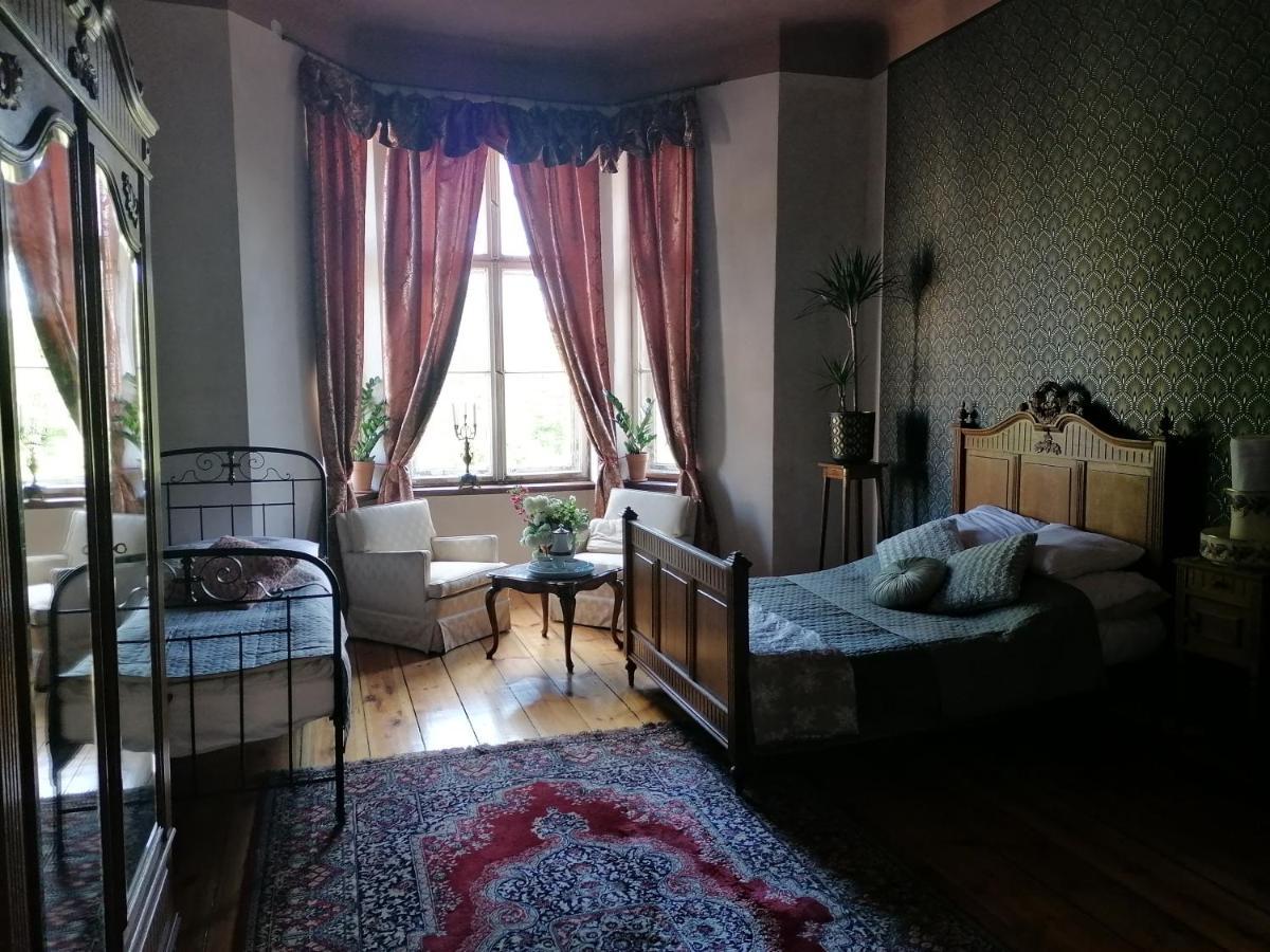 Palac Paprotno Karnice Экстерьер фото