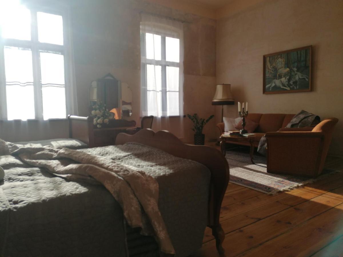 Palac Paprotno Karnice Экстерьер фото