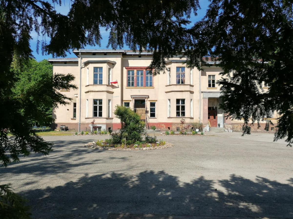 Palac Paprotno Karnice Экстерьер фото