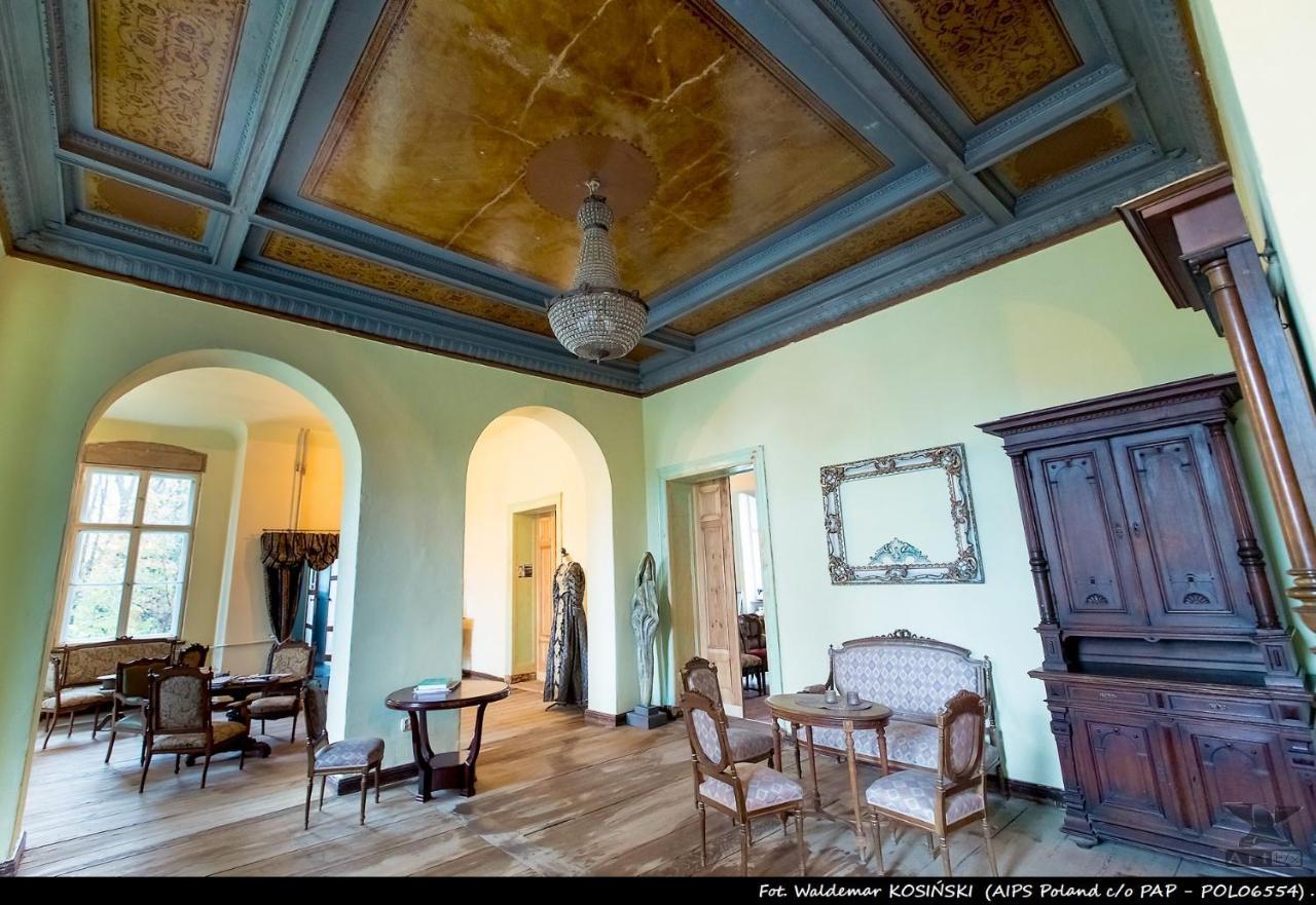 Palac Paprotno Karnice Экстерьер фото