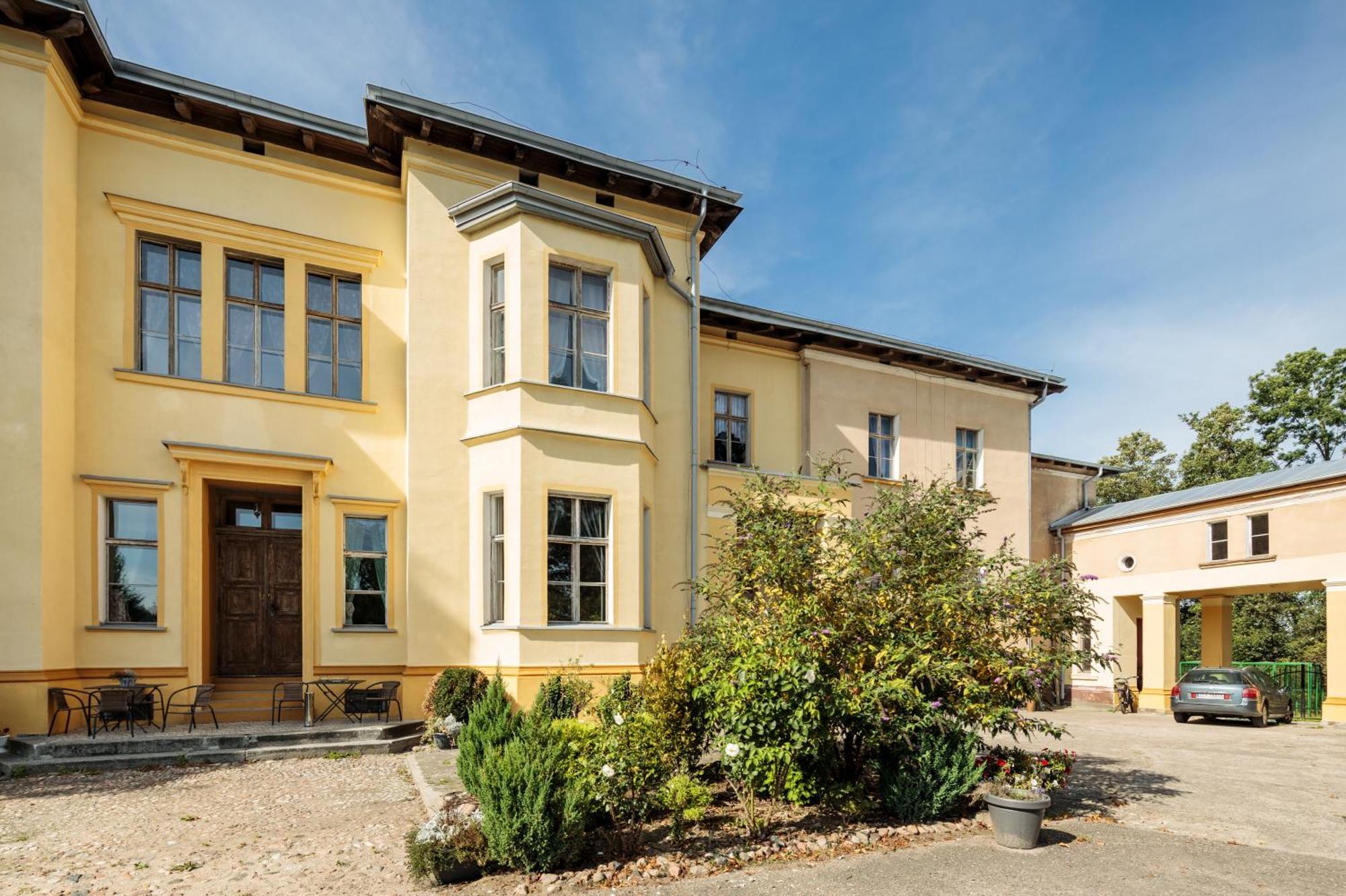 Palac Paprotno Karnice Экстерьер фото