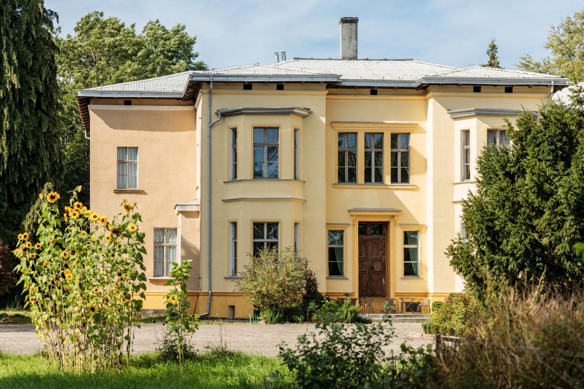 Palac Paprotno Karnice Экстерьер фото