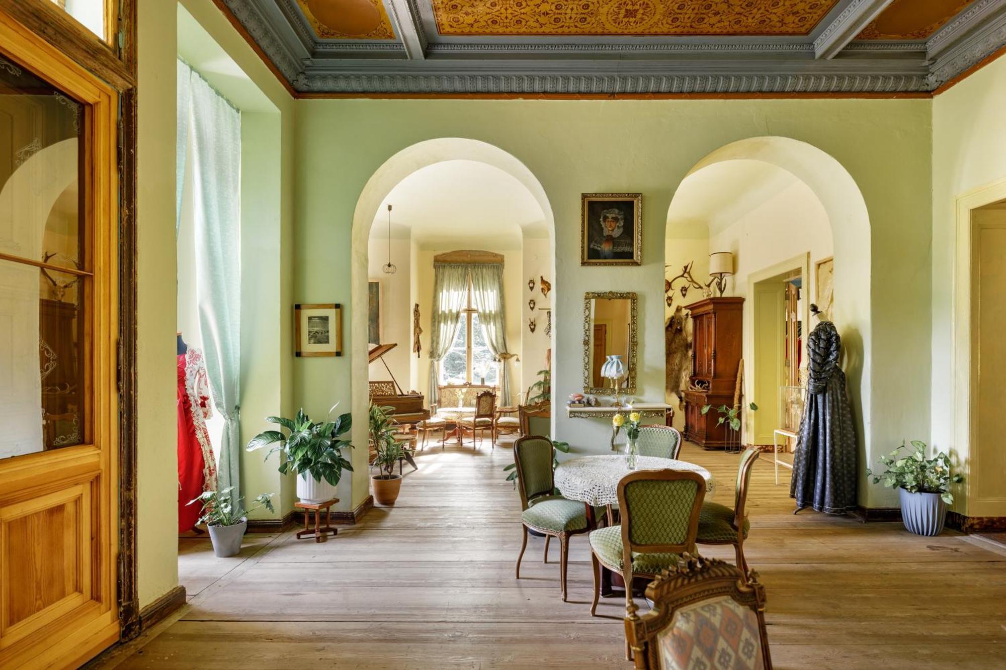 Palac Paprotno Karnice Экстерьер фото