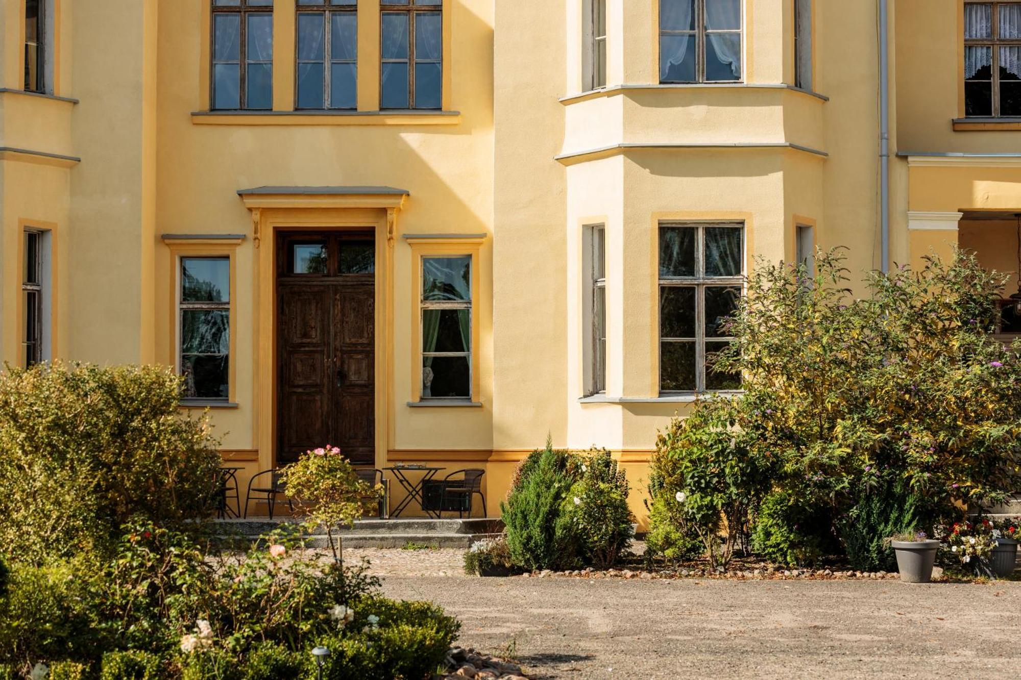 Palac Paprotno Karnice Экстерьер фото