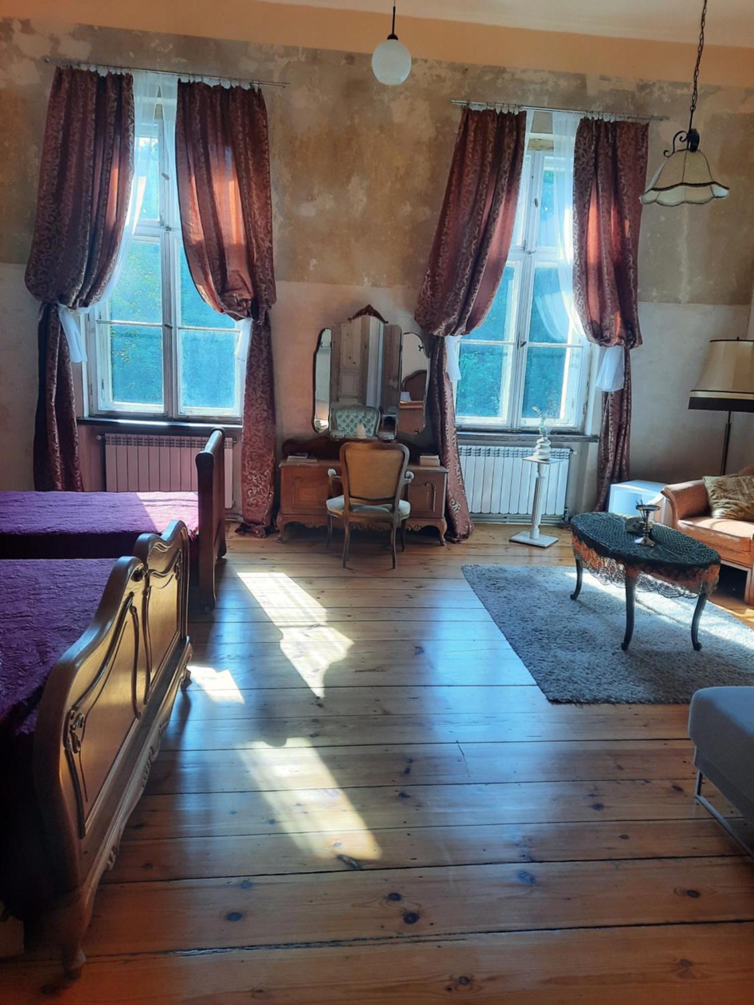 Palac Paprotno Karnice Экстерьер фото